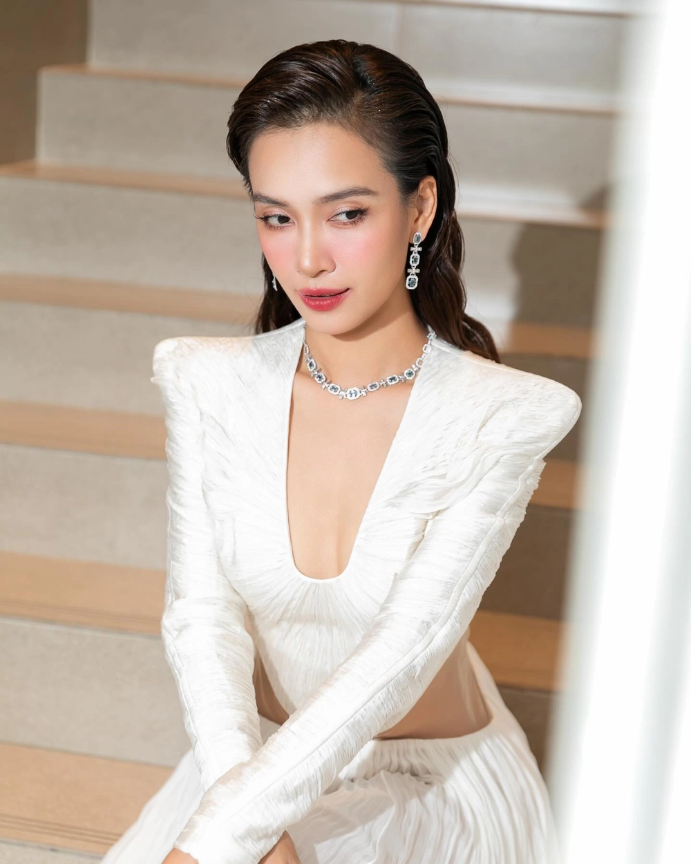 Đông Tây Nam Bắc Ái Phương, ca khúc mang âm hưởng dân gian, gần gũi khán giả