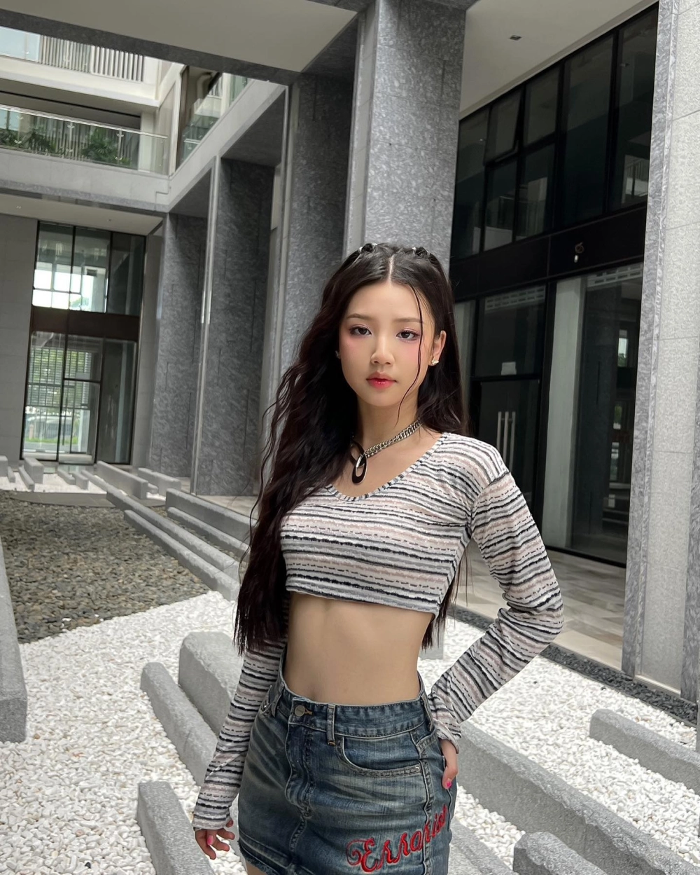 Lời bài hát Amee Sao Anh Chưa Về Nhà kể về nỗi nhớ người yêu 