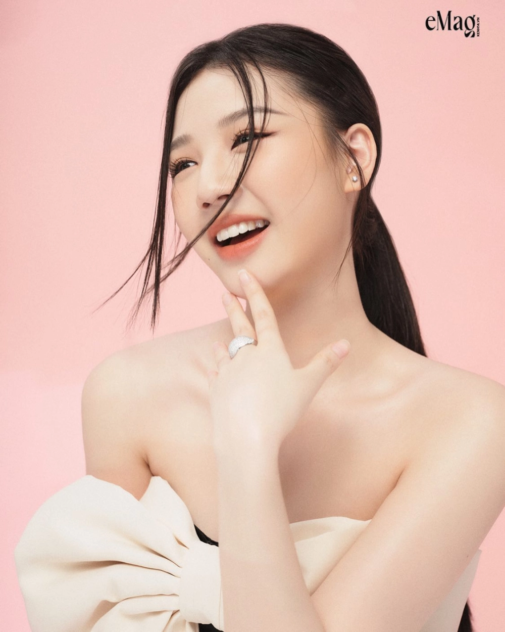 Trái Đất Ôm Mặt Trời Amee ca khúc lãng mạn về tình yêu 
