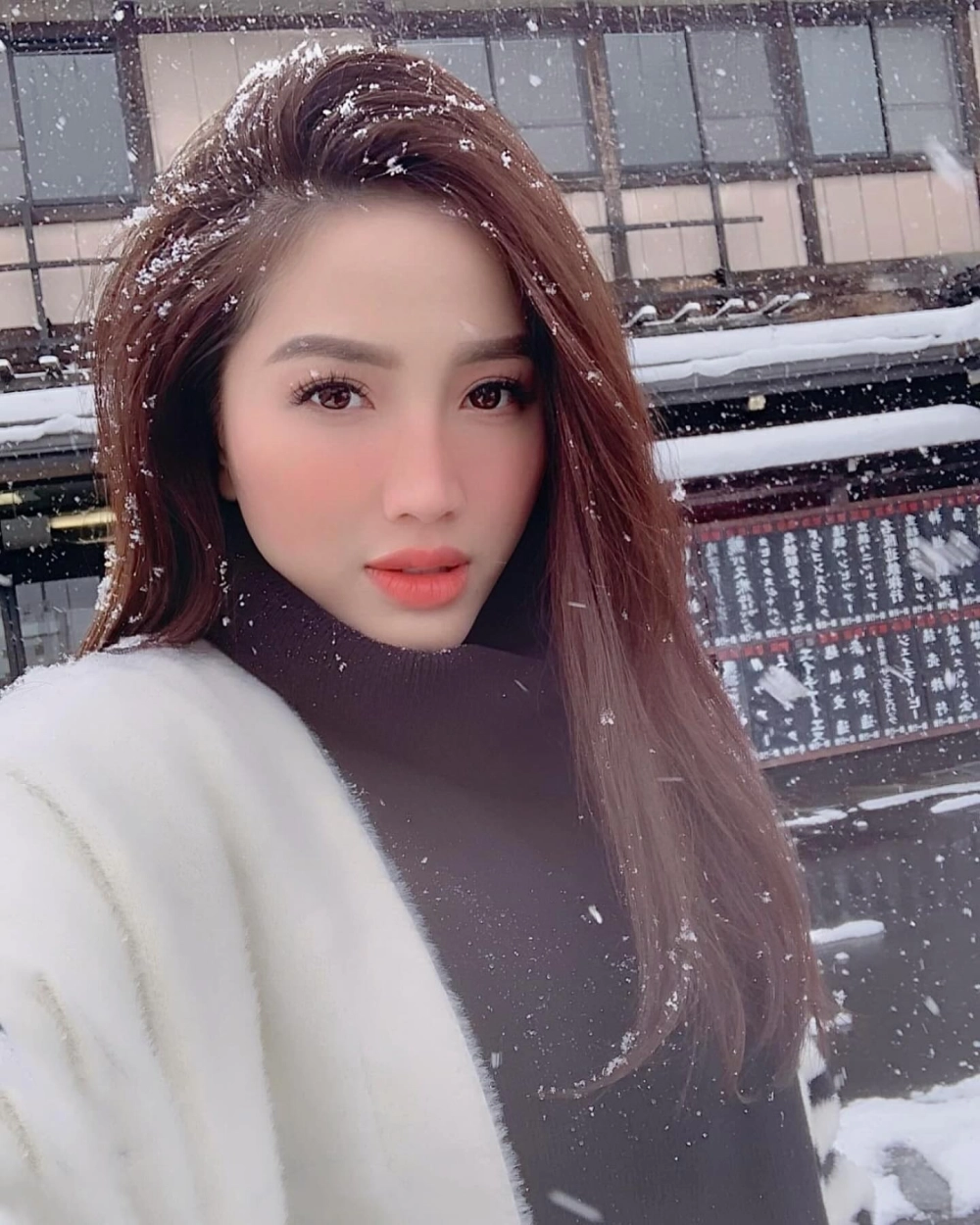 Hòa mình vào karaoke Bảo Thy và hát vang bài yêu thích