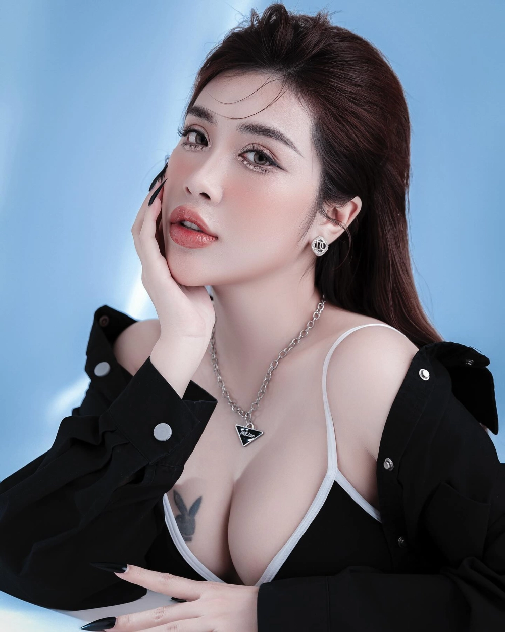 Tên Bảo Trân trong tiếng Trung là 宝珍, quý giá và thanh lịch 