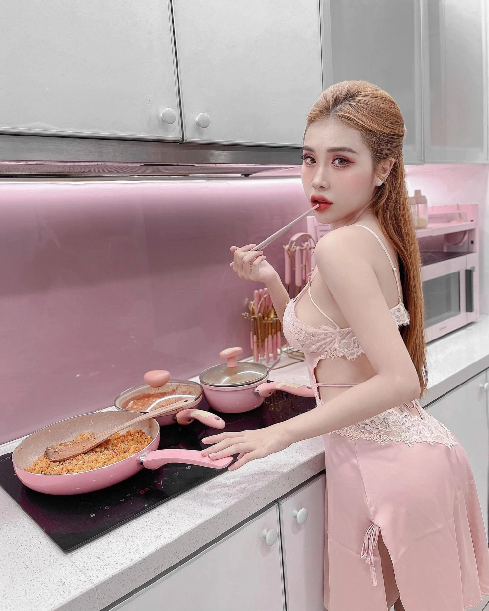 Pinky Bảo Trân cao bao nhiêu? 1m62, vóc dáng chuẩn quyến rũ 
