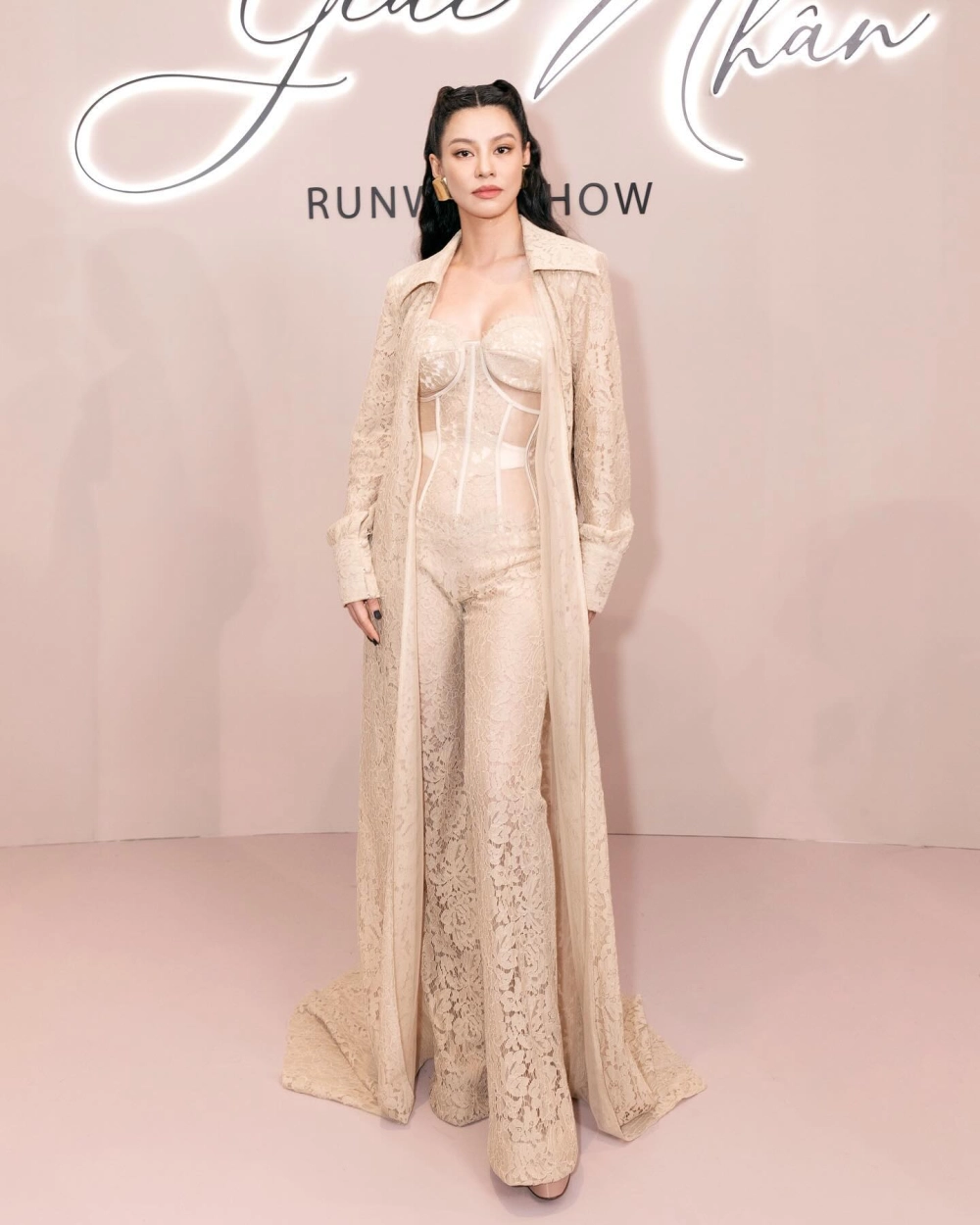 Ái Phương là ai ca sĩ nhạc sĩ diễn viên người mẫu giải đồng siêu mẫu Việt Nam 2011