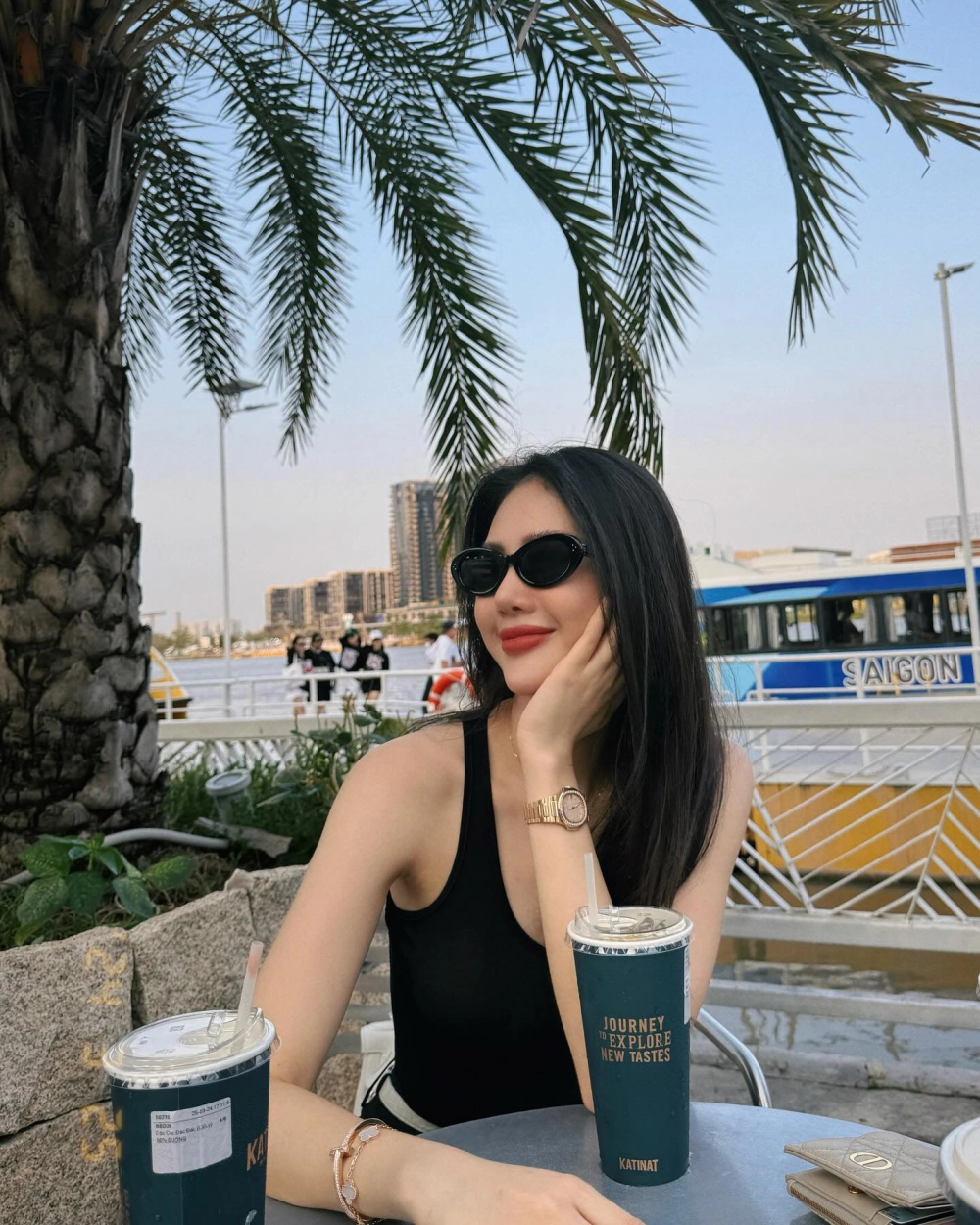 Bùi Quỳnh Hoa là ai hoa hậu siêu mẫu kinh doanh đa tài 