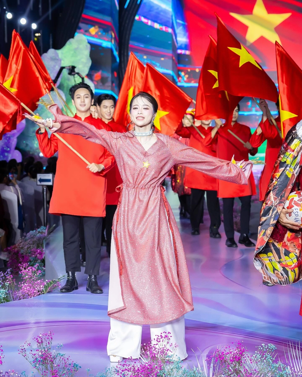 Châu Tuyết Vân thi đấu thế giới và chinh phục các huy chương