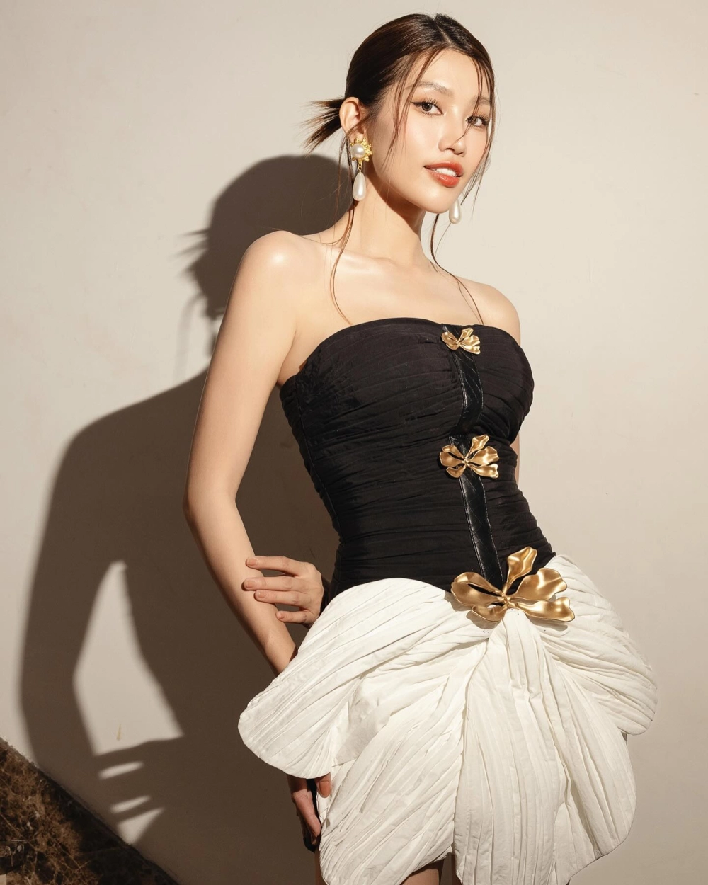Chế Nguyễn Quỳnh Châu profile người mẫu diễn viên á hậu đa tài 
