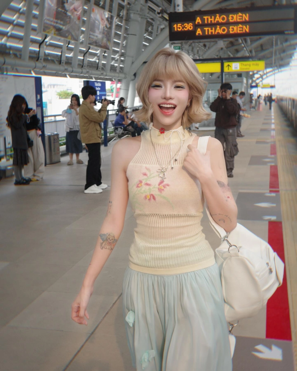 Khoảnh khắc đáng yêu giữa Ciin anh trai say hi gây sốt