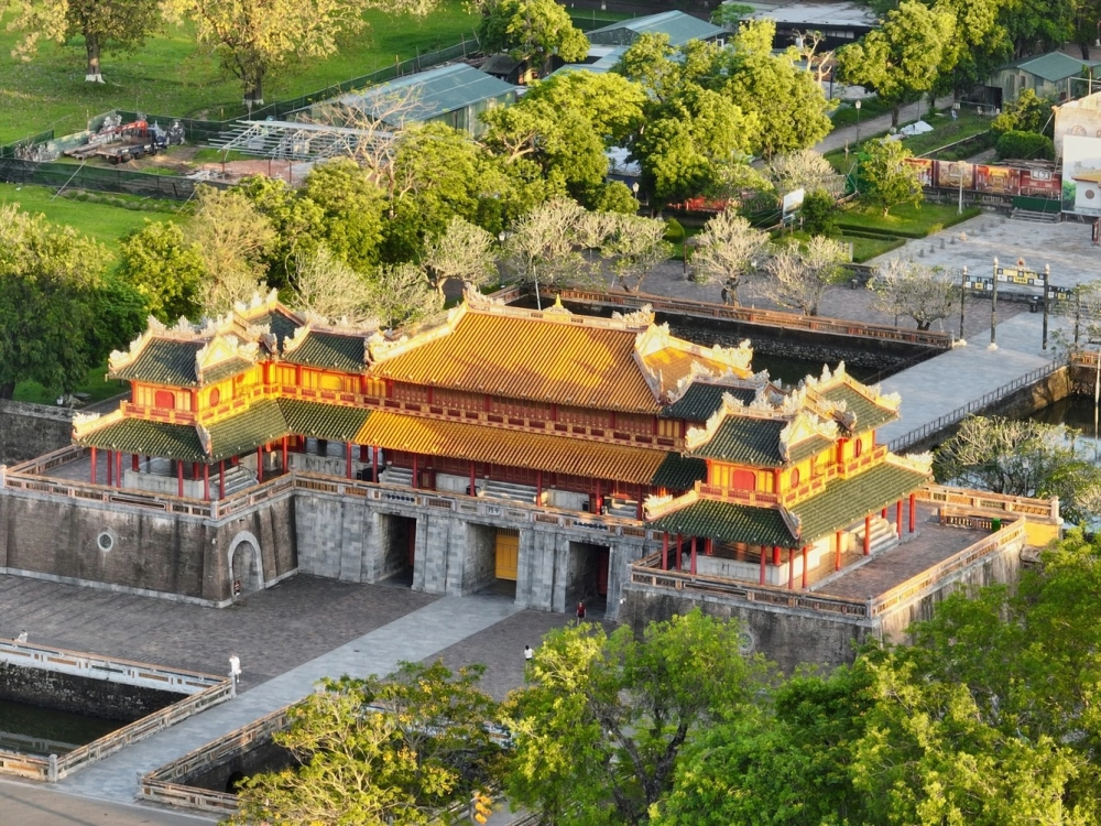 Lưu luyến câu thơ khi Tạm biệt Huế mộng mơ