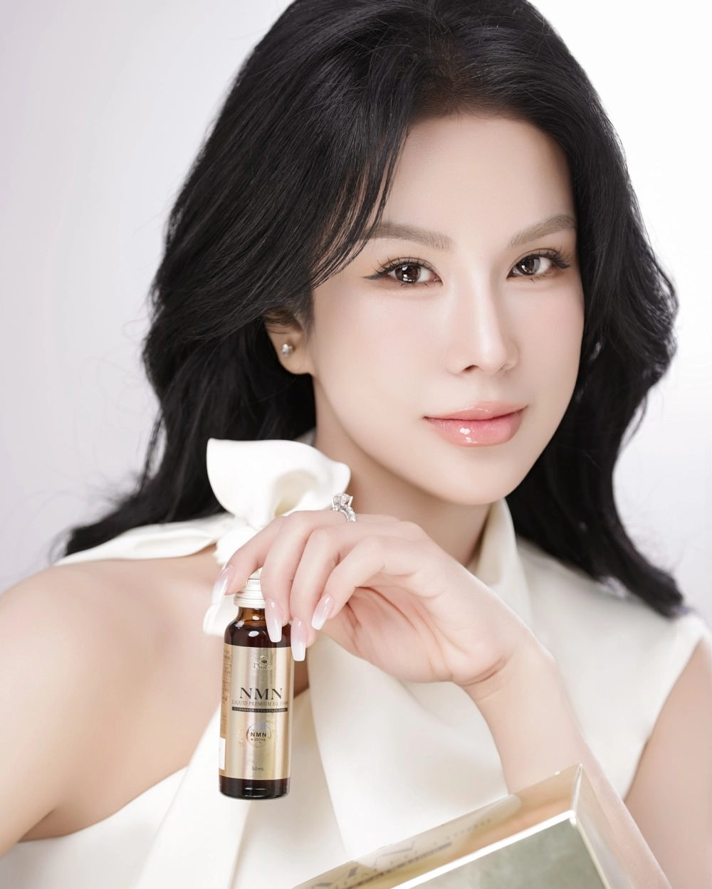 Bức ảnh hé lộ phần nào Diệp Lâm Anh làm nghề gì