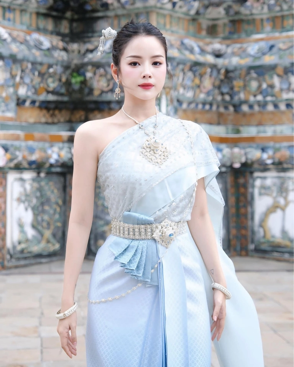 Hình ảnh con gái xinh dễ thương Instagram thần thái tươi 