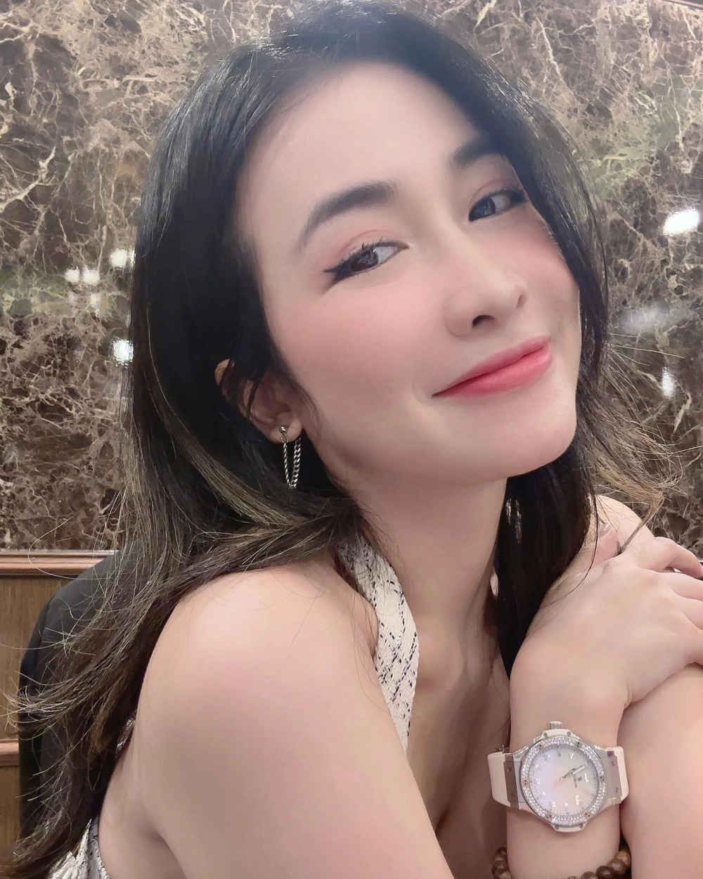 Ảnh be gái cute thần thái ngộ nghĩnh dễ thương 