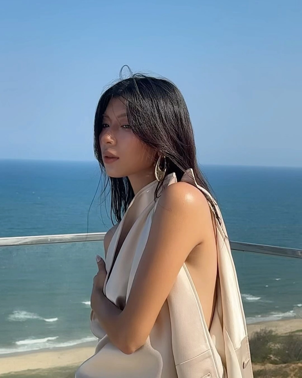 Đồng Ánh Quỳnh chị đẹp đạp gió rẽ sóng đầy ấn tượng và cuốn hút