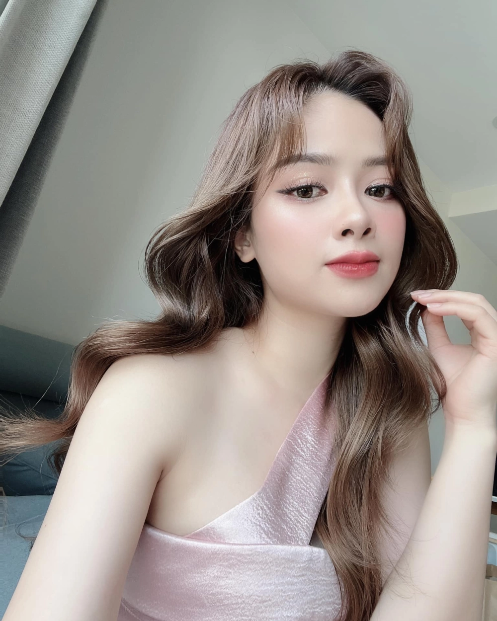 Dương Hoàng Yến chị đẹp tỏa sáng với nhan sắc và tài năng 