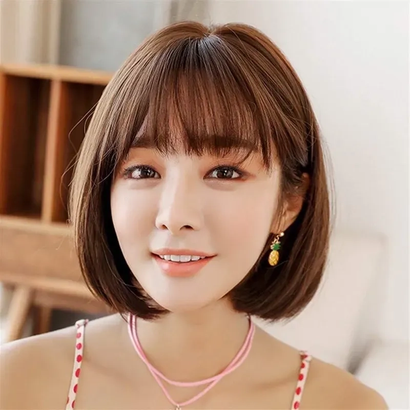 Tóc ngắn xoăn tạo vẻ quyến rũ nhẹ nhàng và sành điệu