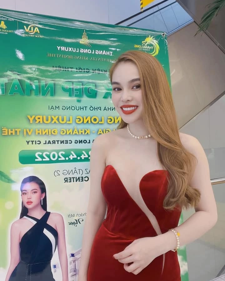 Tiểu sử của Giang Hồng Ngọc