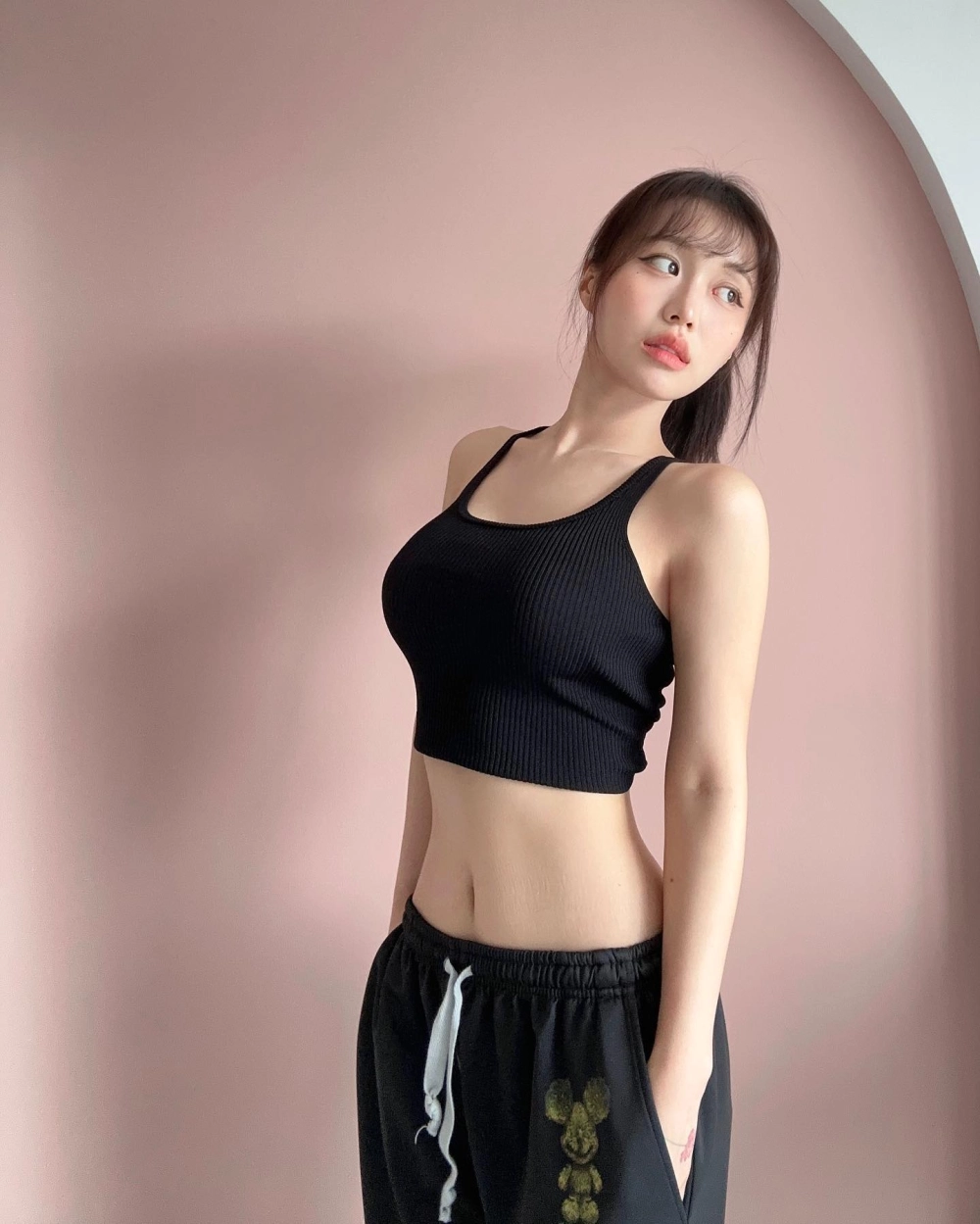 Khám phá thông tin Han Sara tên thật là gì khiến fan thích thú
