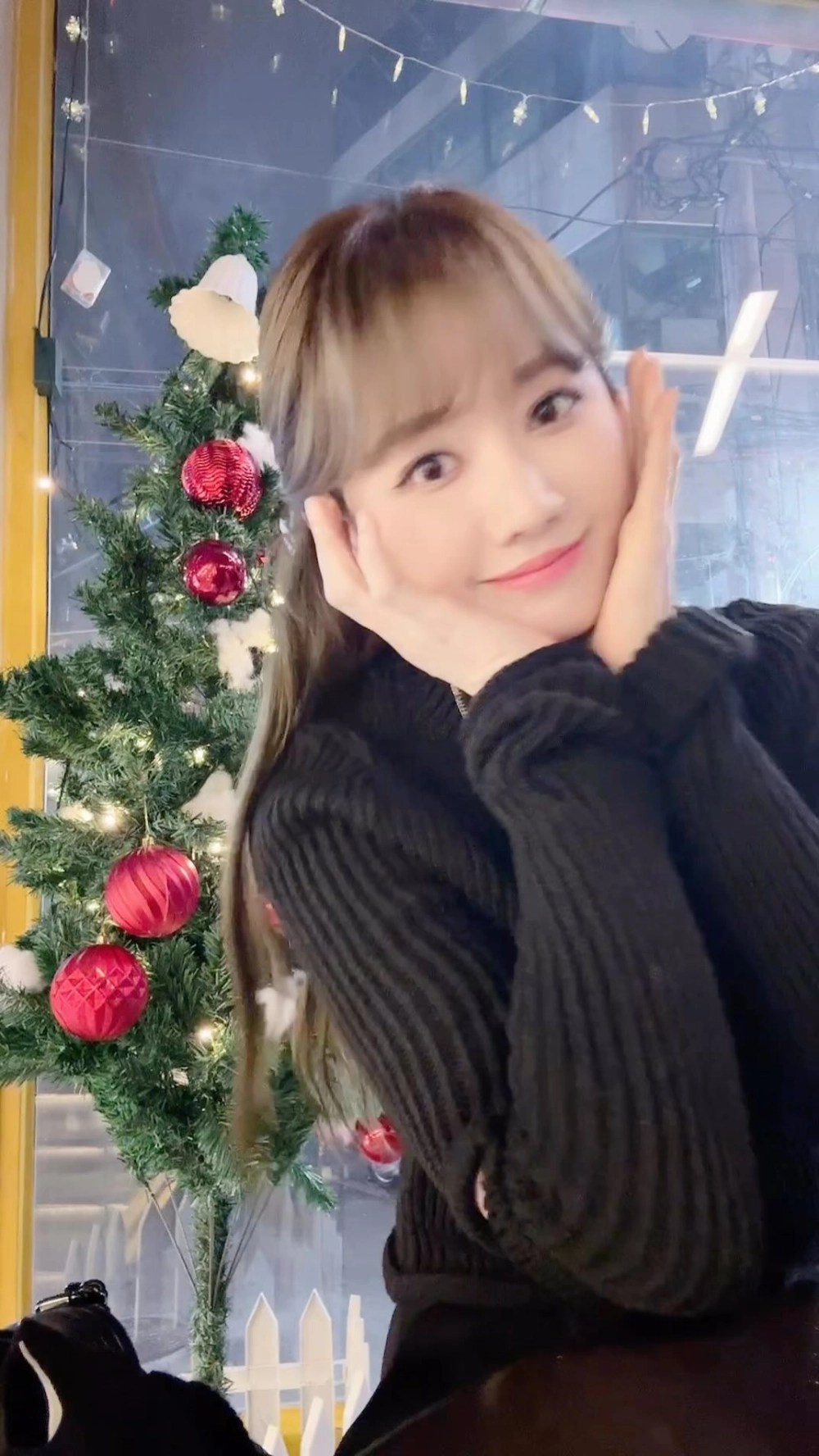 Hát theo Hari Won Hương đêm bay xa lyrics, đầy hoài niệm