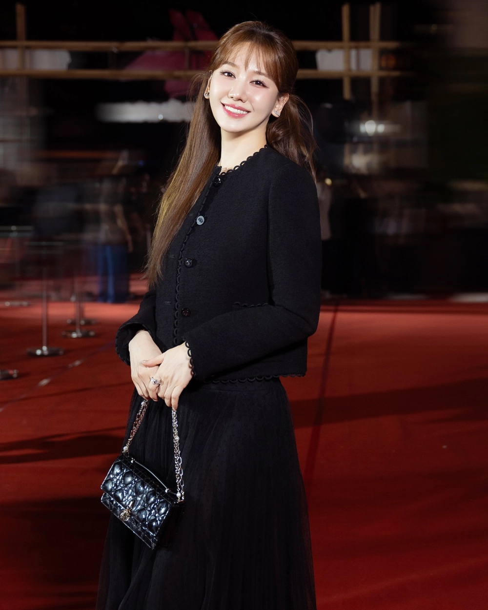 Hari Won còn sống không, nữ ca sĩ vẫn rực rỡ trong showbiz