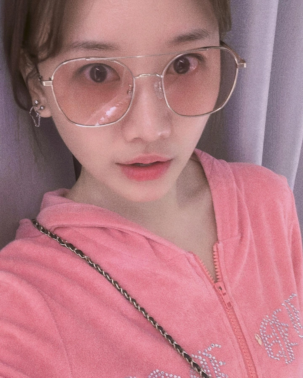 Avatar nữ ngầu cho Facebook nổi bật cá tính 