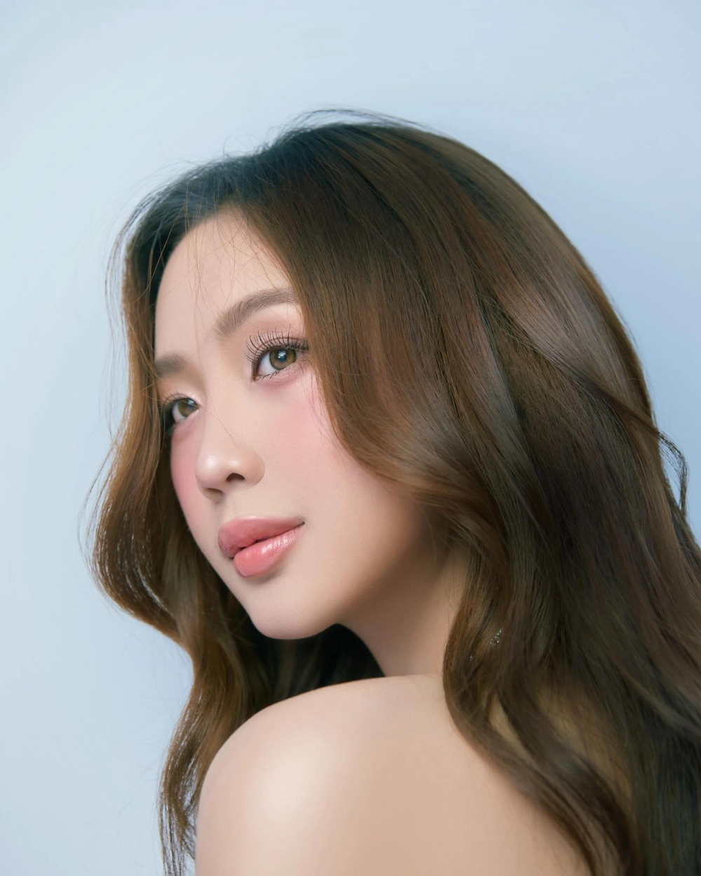 Gái Việt đẹp mặt mộc cuốn hút phong cách Hà Nội 