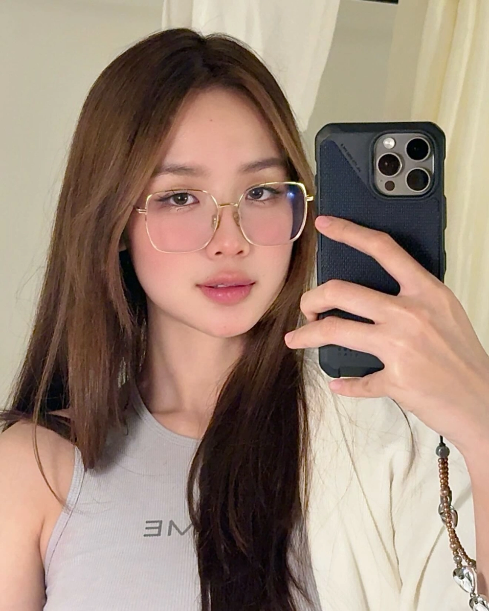 Gái Việt Nam xinh gương mặt bầu đáng yêu 