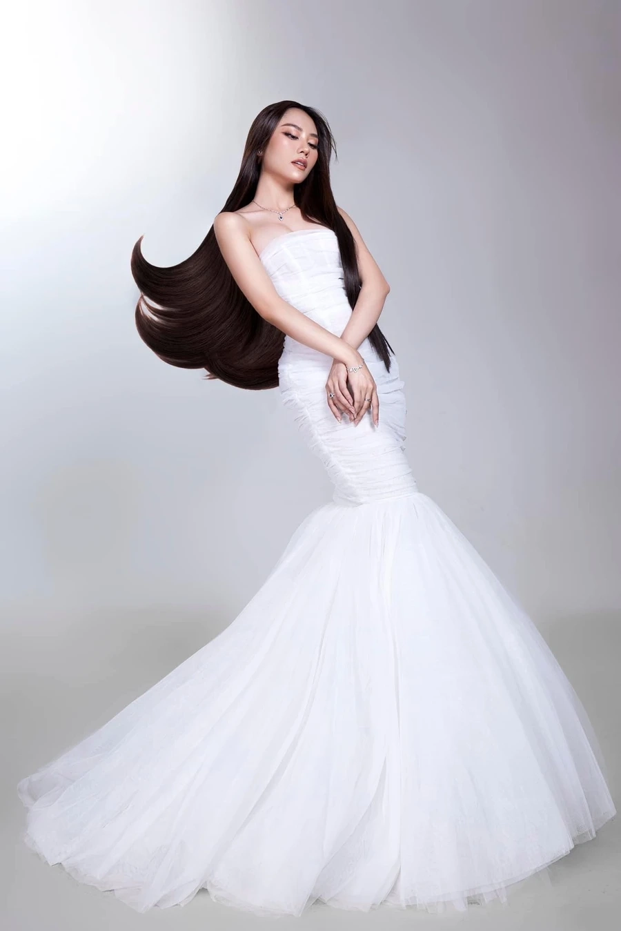 Tỏa sáng kiêu sa trong đêm thi Huỳnh Nguyễn Mai Phương evening gown