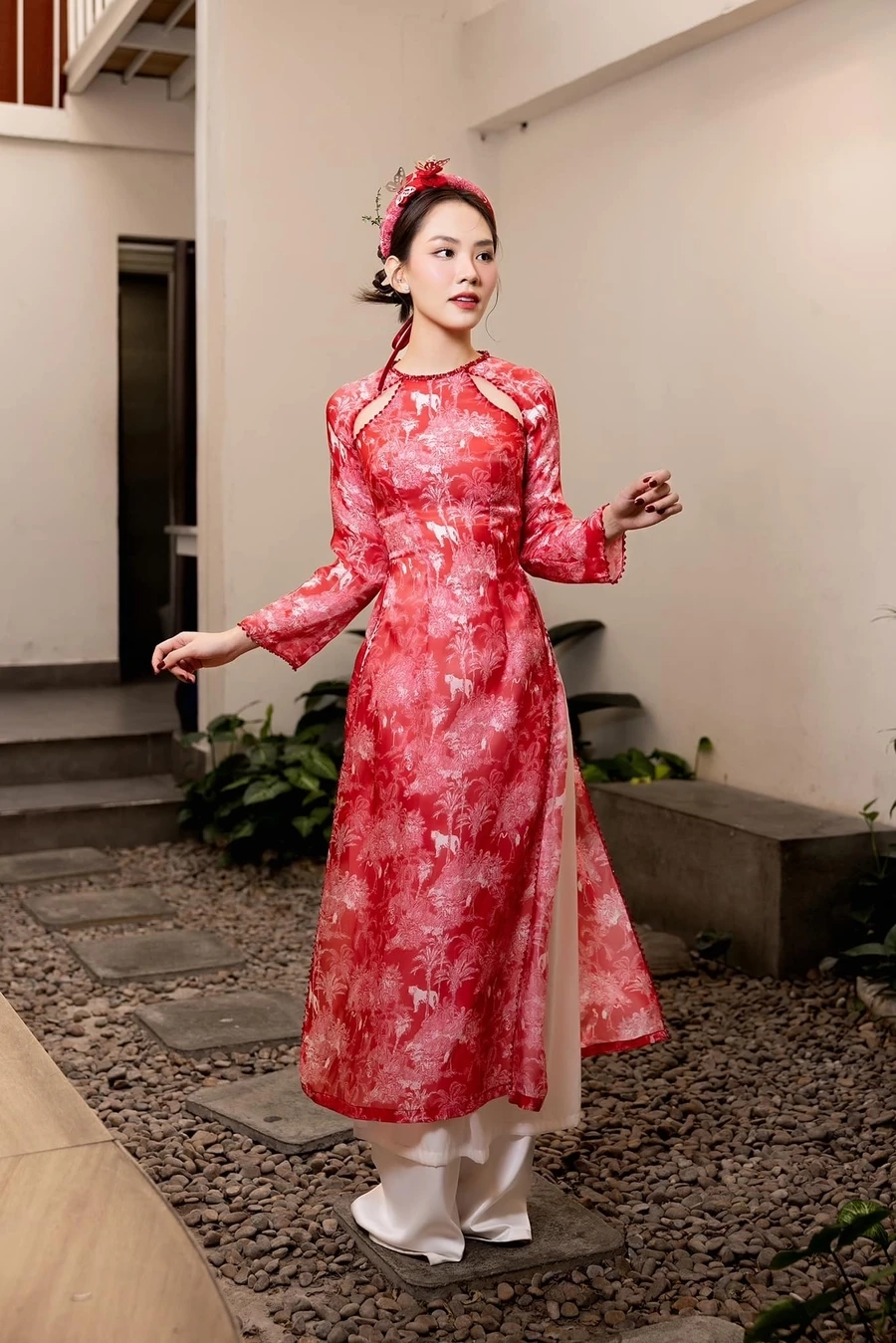Fan đổ gục trước thần thái sang trọng của Huynh Mai Phuong