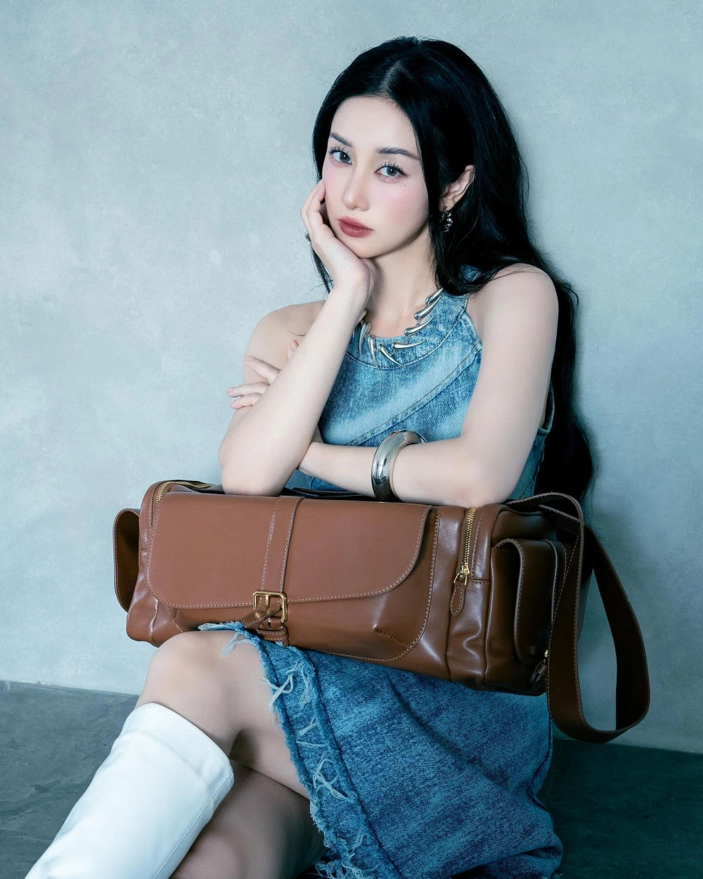 Khám phá bộ ảnh hậu trường Jun Vũ đóng phim gì sắp ra mắt