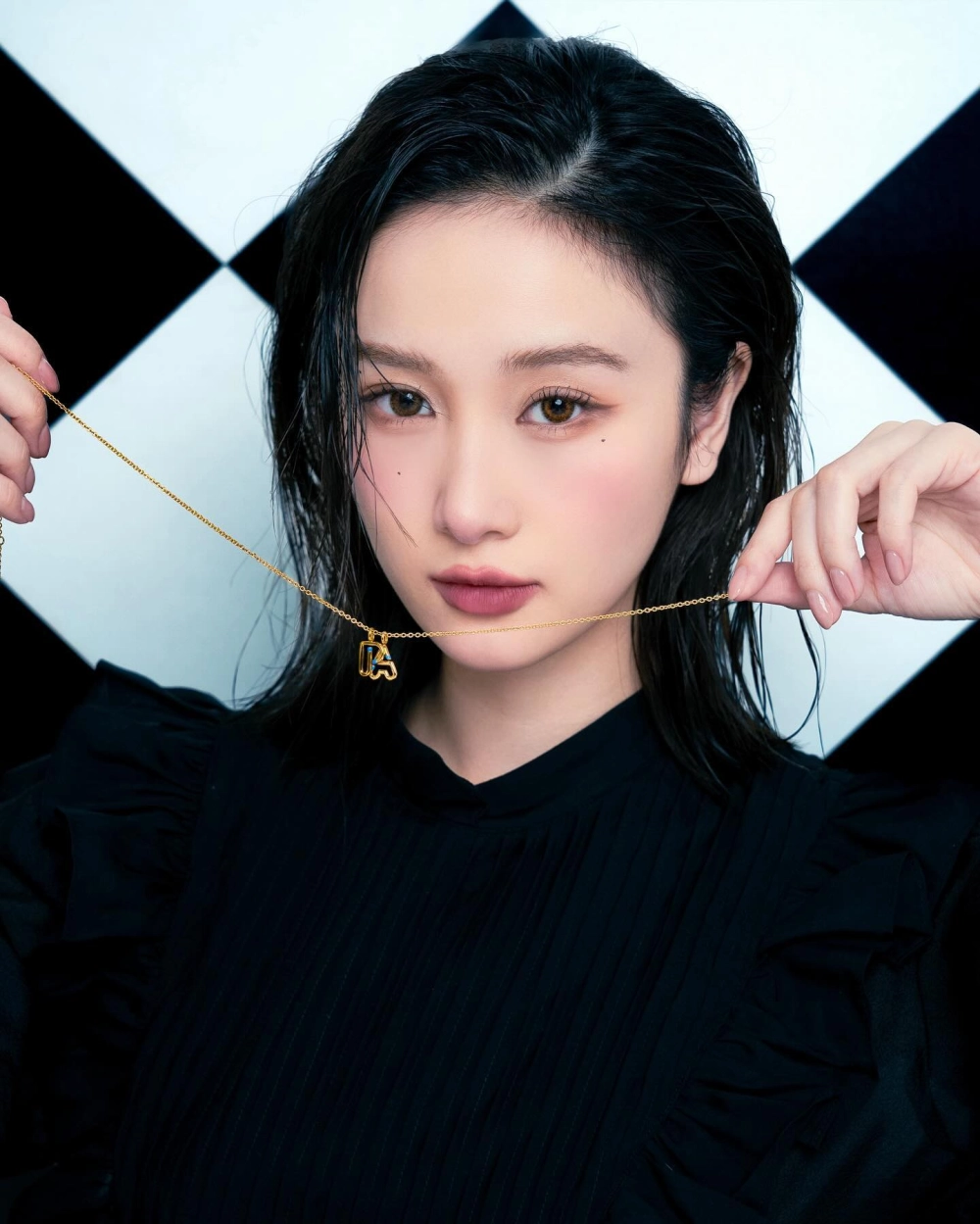 Tìm hiểu hình ảnh mới nhất để biết Jun Vũ là ai