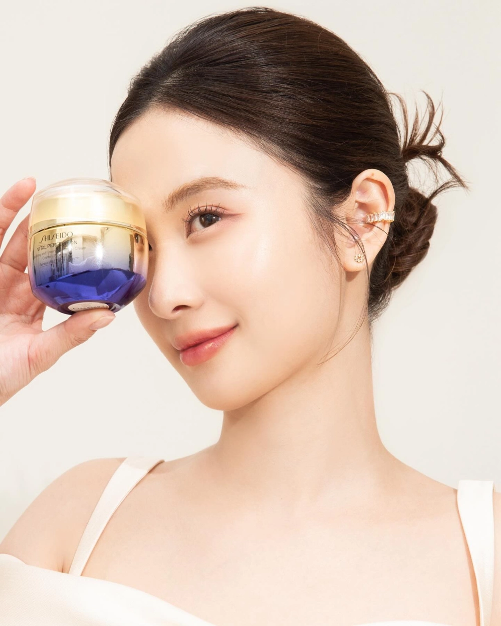 Phong cách thanh lịch của diễn viên Jun Vũ nổi bật mọi góc chụp