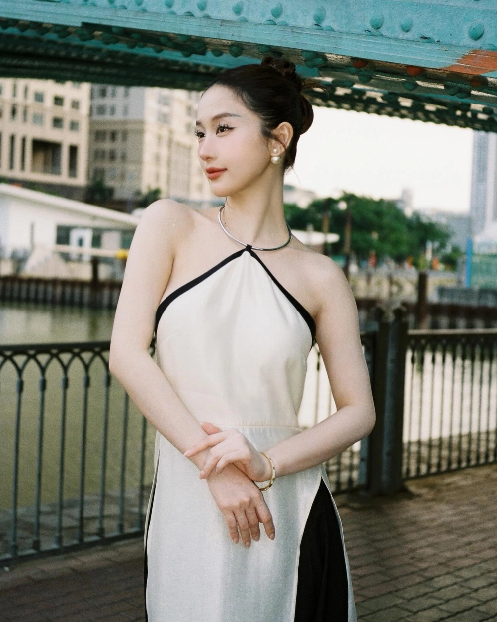 Vóc dáng lý tưởng của Jun Vũ chiều cao gây sốt cộng đồng mạng