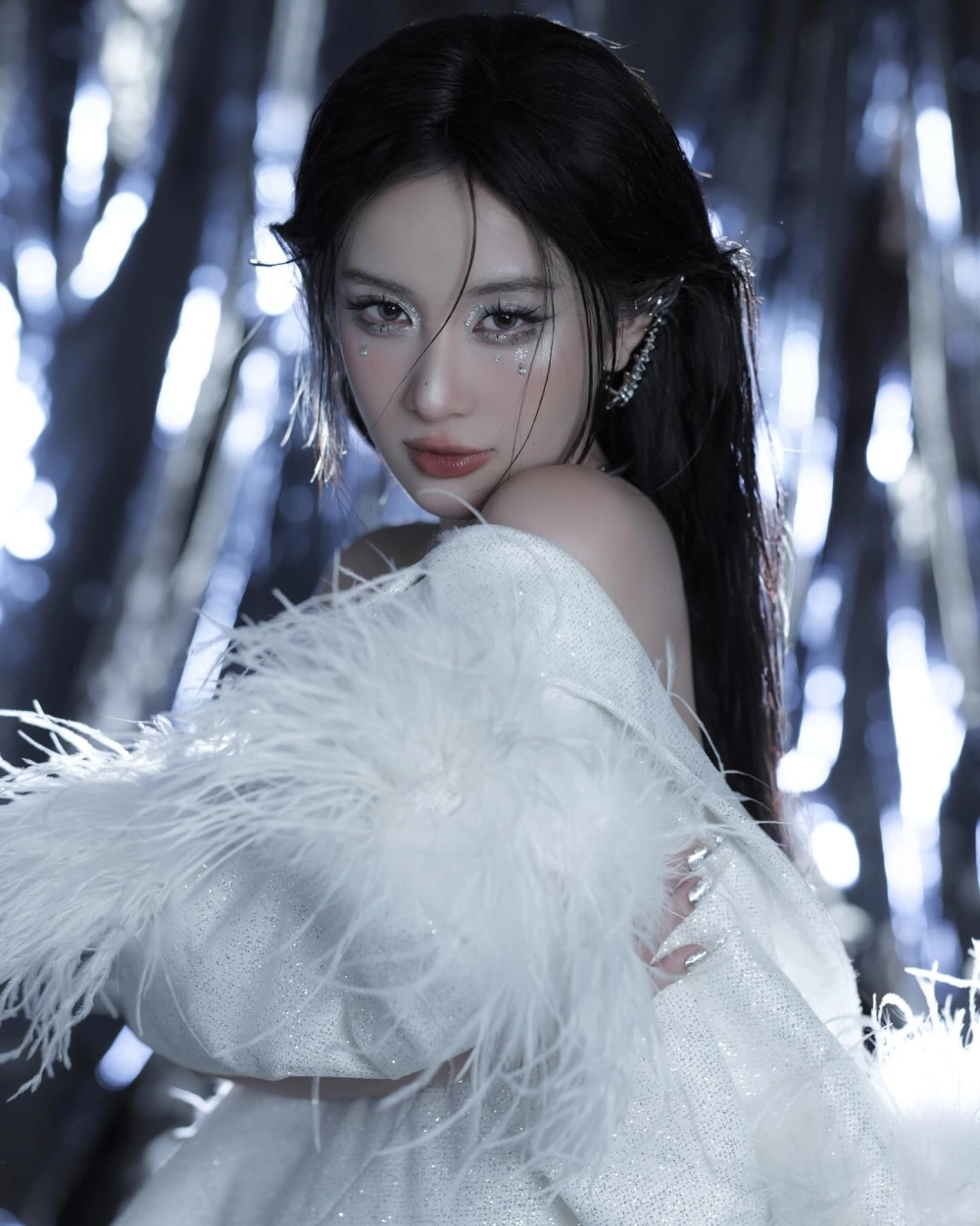 Khám phá vẻ đẹp trẻ trung của Jun Vũ với phong cách cuốn hút