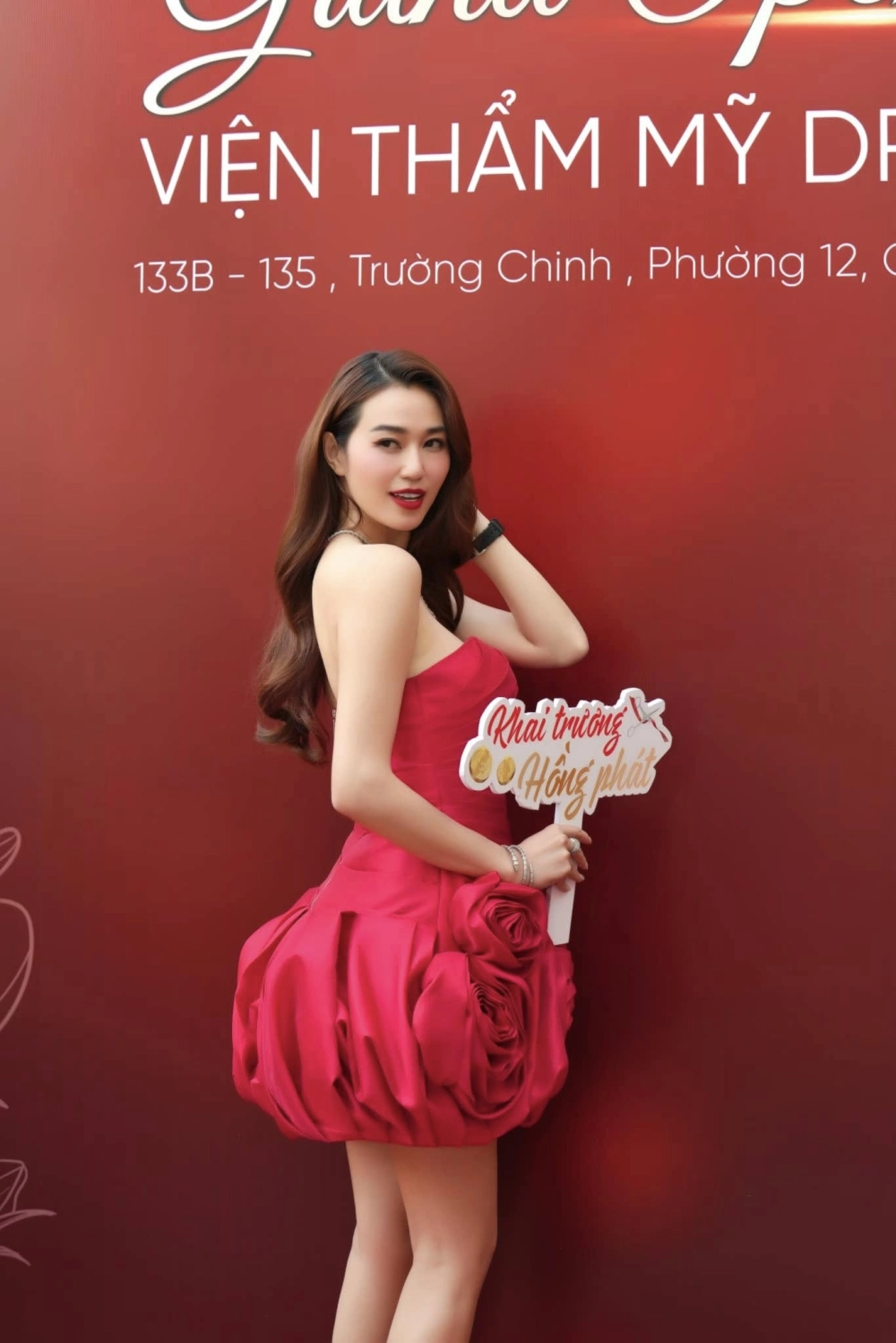 Siêu mẫu Khánh My nổi bật với vóc dáng và thần thái đỉnh cao