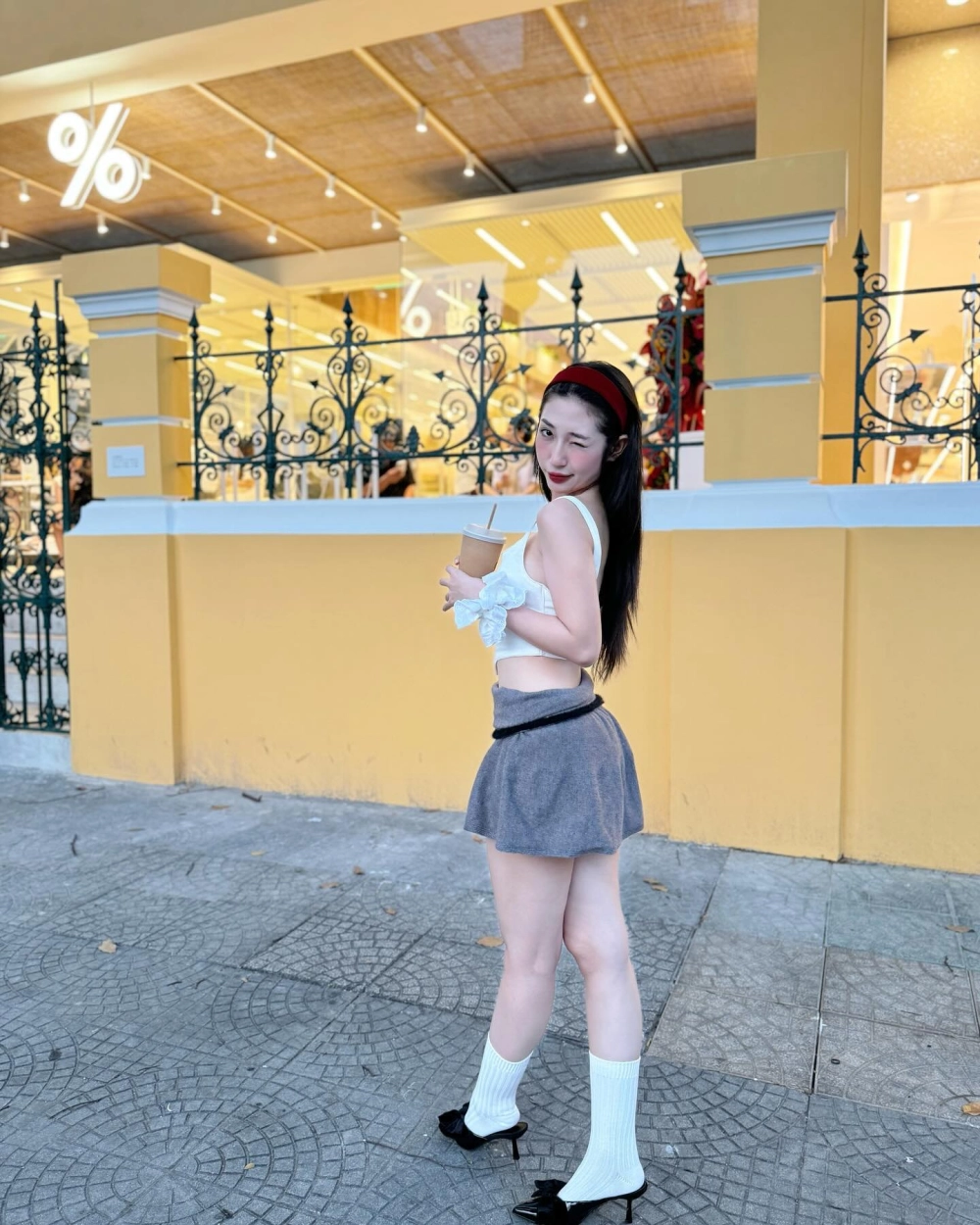 Chiêm ngưỡng loạt hình ảnh của Khổng Tú Quỳnh đầy phong cách