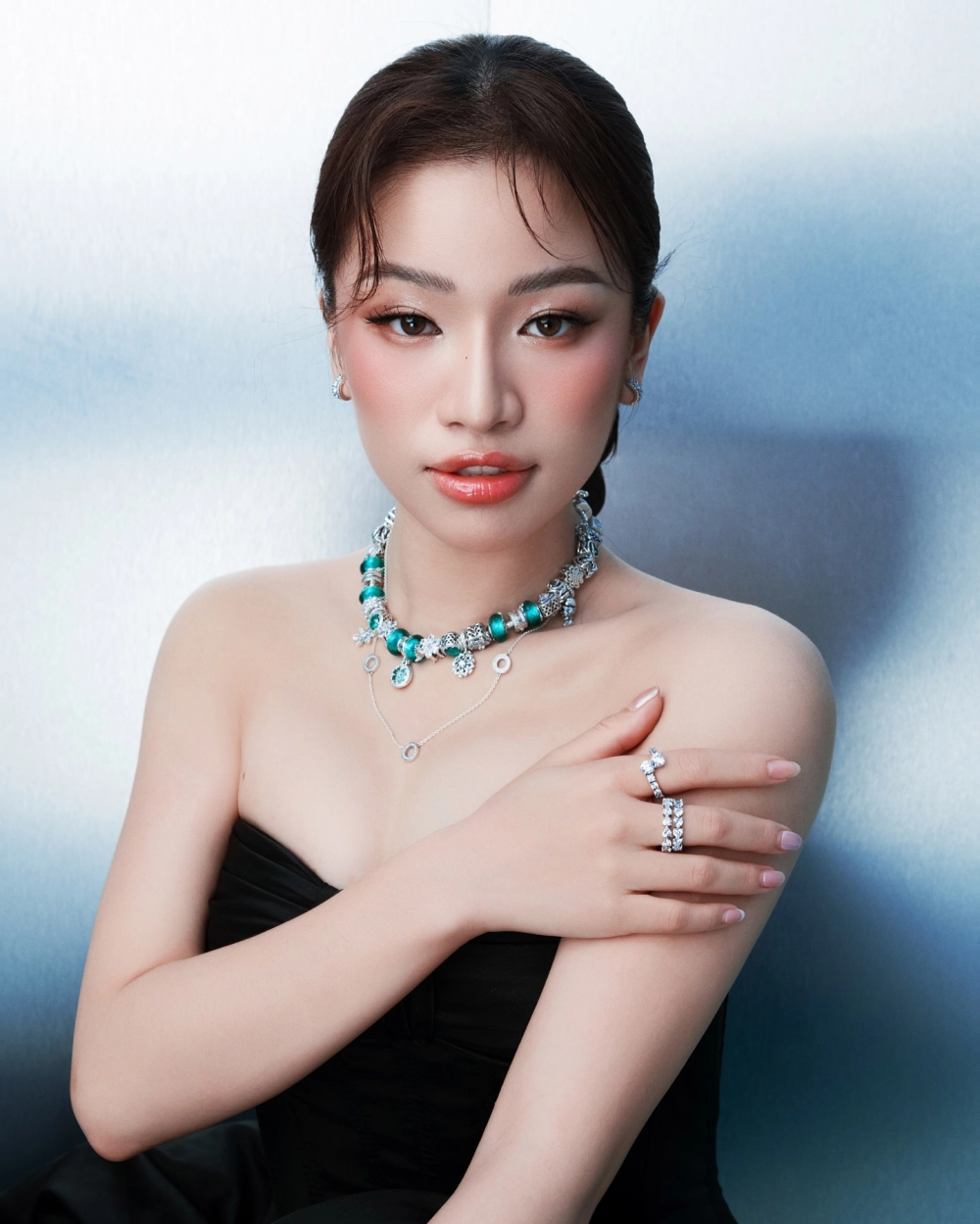 Hình nền gái 2k5 đẹp nhất thần thái cuốn hút 