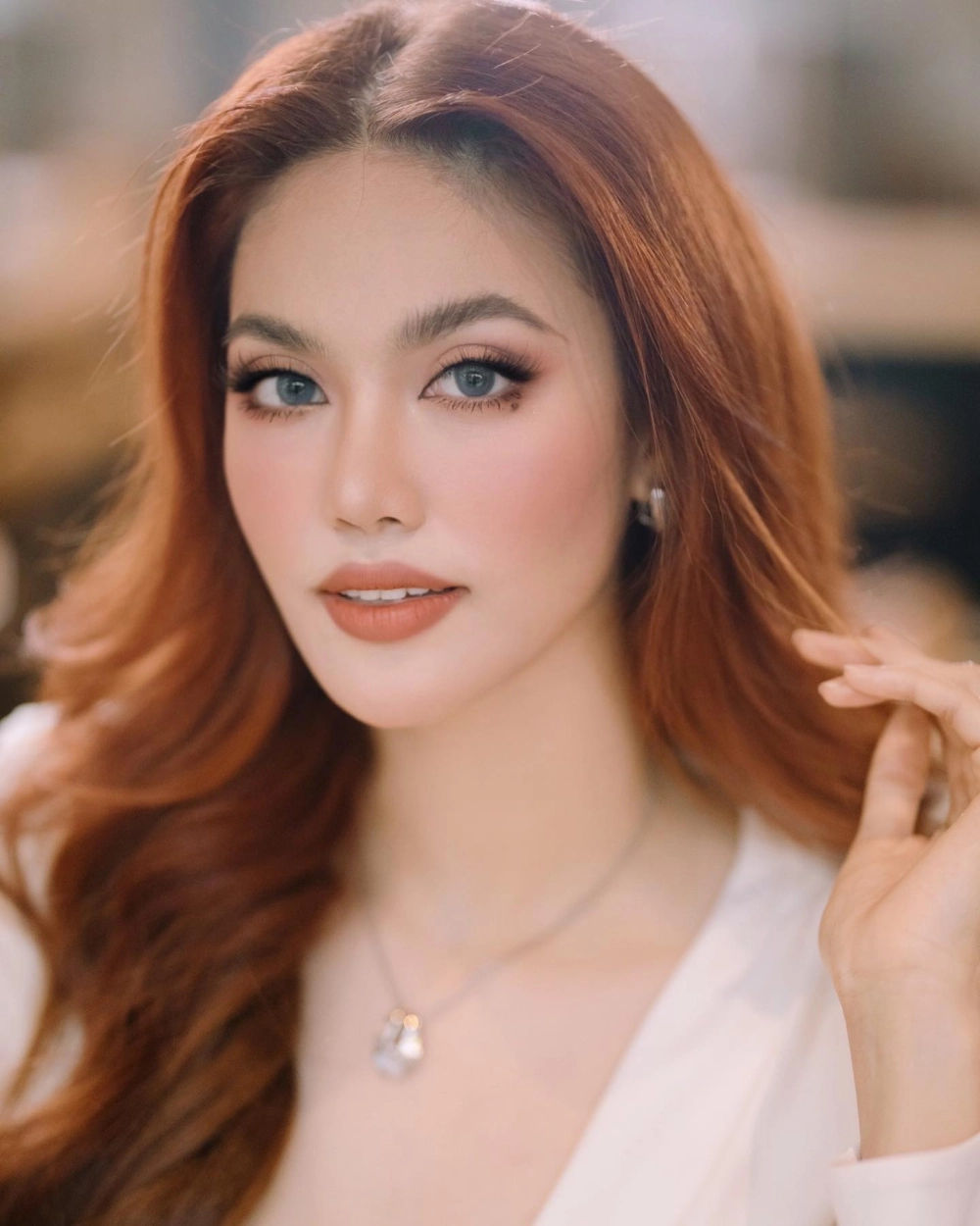 Hình nền gái 2k5 cho máy tính phong cách hiện đại 