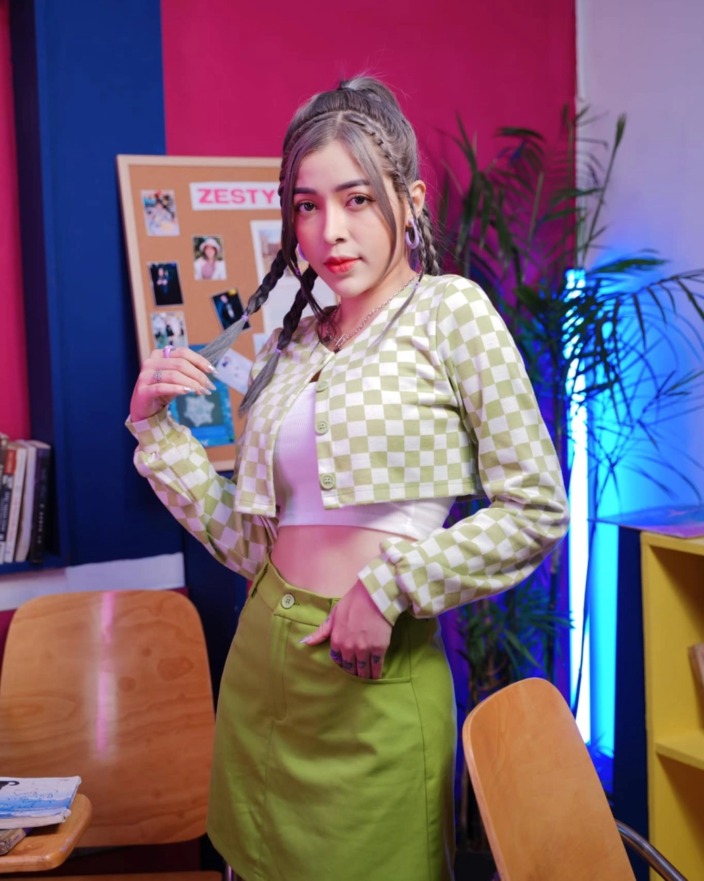 Linh Barbie cung gì Sư Tử sinh ngày 23/7/1994 