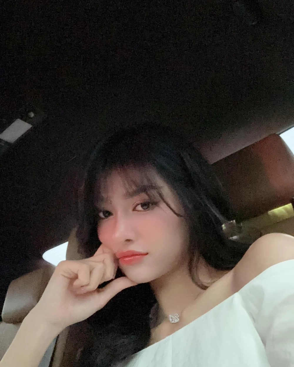 Theo dõi Lona Kiều Loan Instagram để cập nhật hình ảnh mới