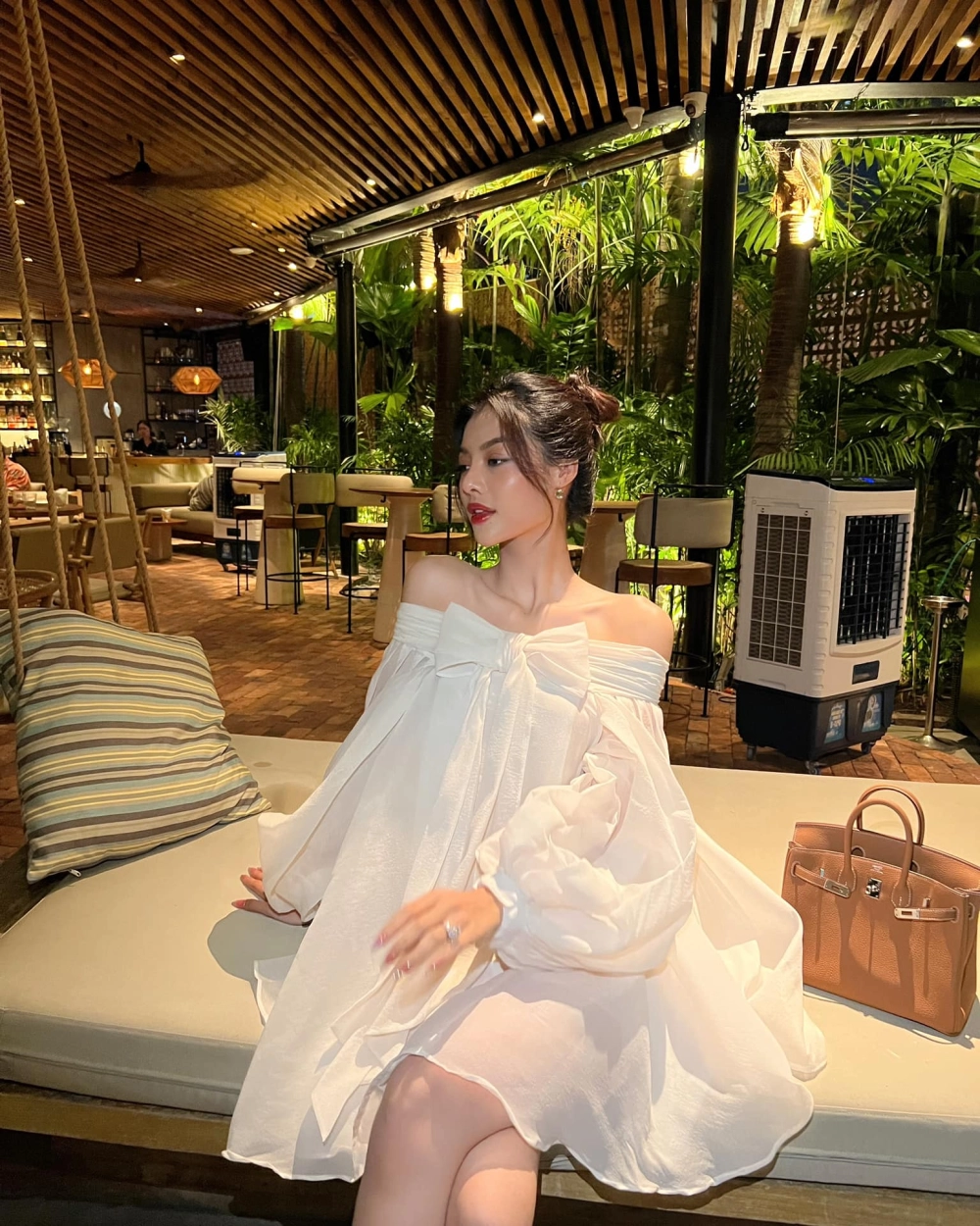 Lona Kiều Loan sinh năm 2000, tài năng trẻ của Vpop