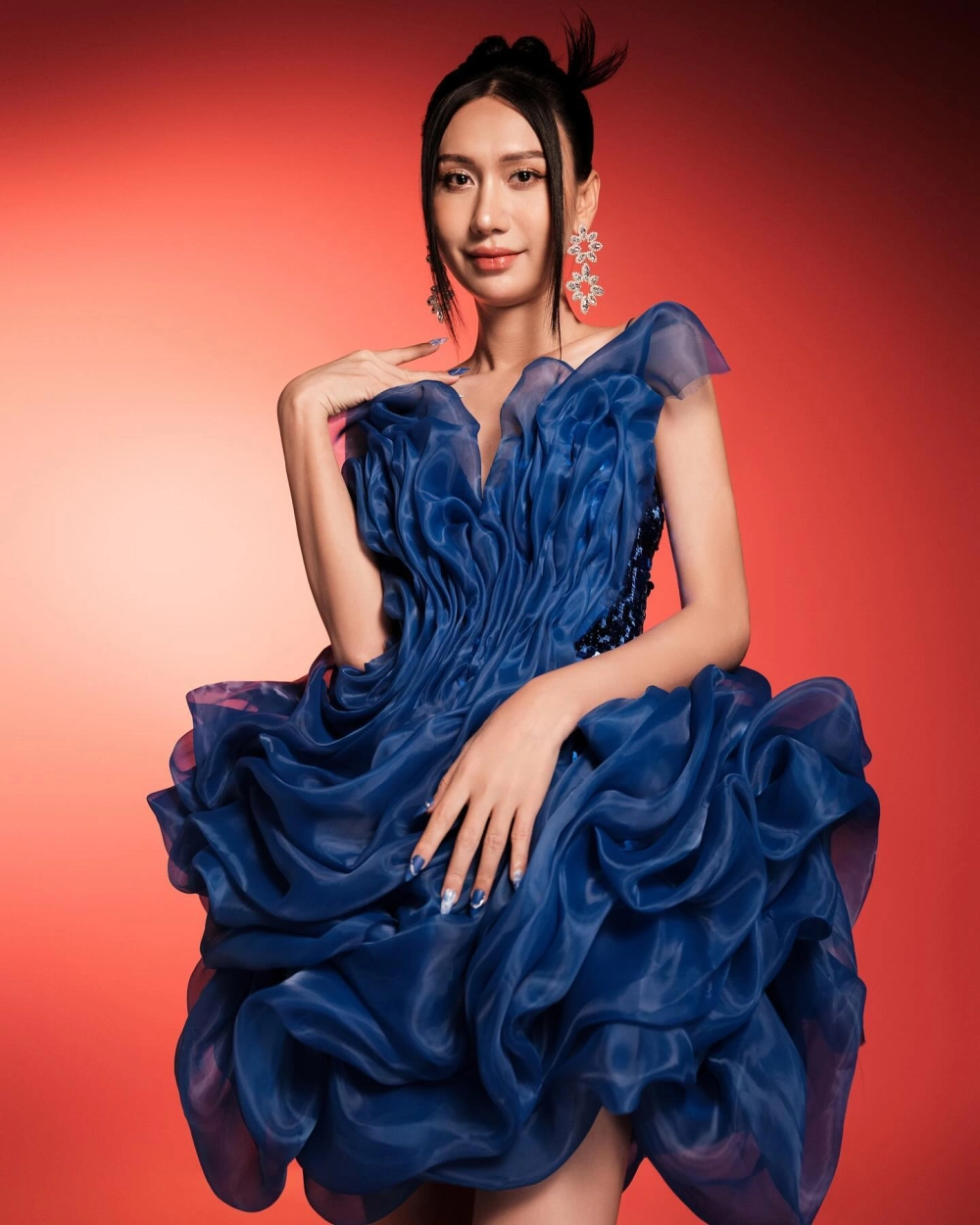 Tỏa sáng tại đấu trường sắc đẹp lynk lee miss international queen