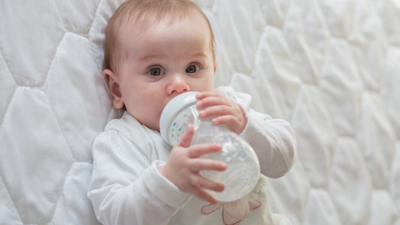 Khi nào là thời điểm phù hợp để cai sữa cho bé?