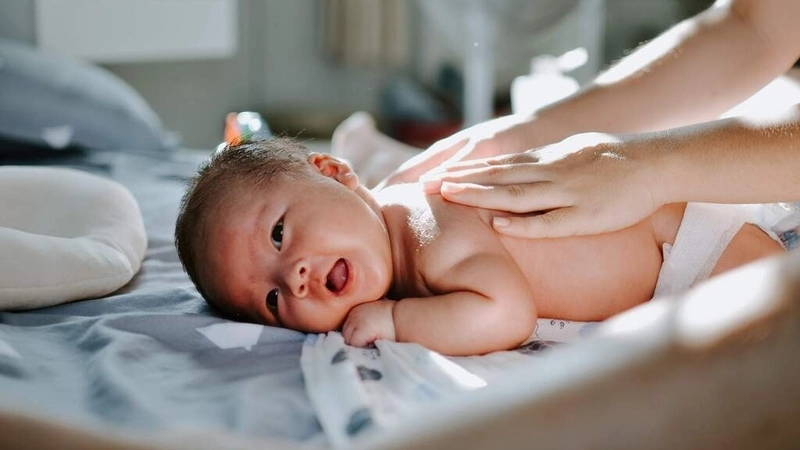 Chữa đầy hơi bằng tỏi cho trẻ sơ sinh