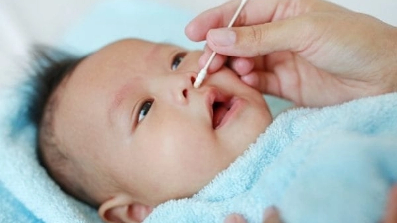 Làm gì khi trẻ sơ sinh bị thở khò khè?