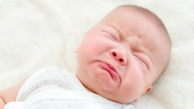 Khóc dạ đề là tình trạng khiến nhiều bậc cha mẹ lo lắng khi trẻ sơ sinh khóc nhiều về đêm
