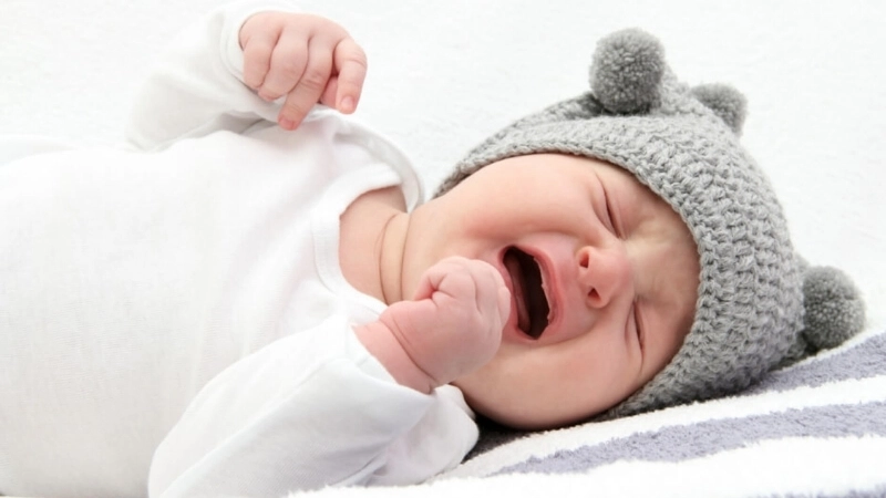 Vì sao trẻ sơ sinh thường hay khóc đêm?