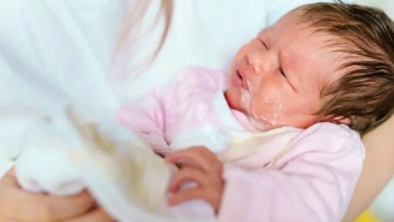 Với một số trẻ, hệ tiêu hóa không thể xử lý được lượng đạm trong sữa bò