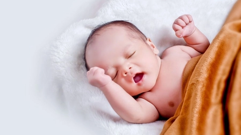 Chữa vặn mình ở trẻ sơ sinh bằng cách massage nhẹ nhàng
