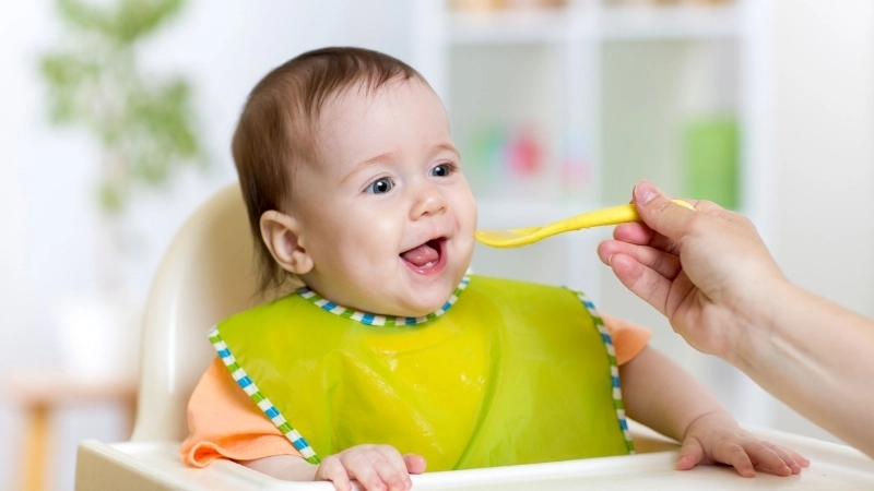 Giai đoạn ăn dặm đánh dấu bước ngoặt lớn trong hành trình phát triển đầu đời của trẻ.