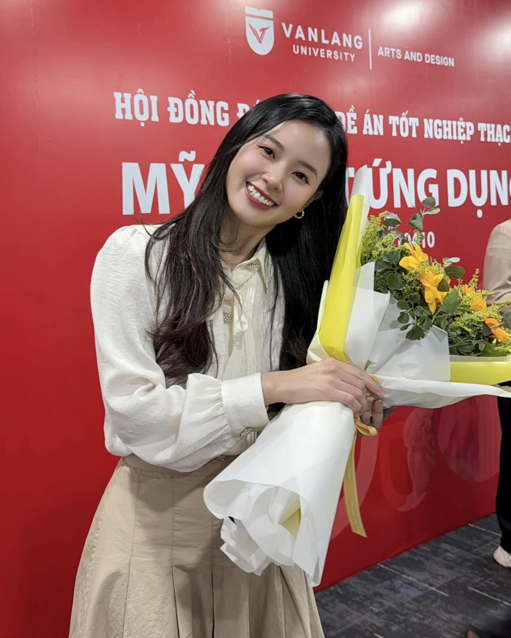Midu portfolio diễn viên doanh nhân giảng viên với bộ sưu tập thời trang 