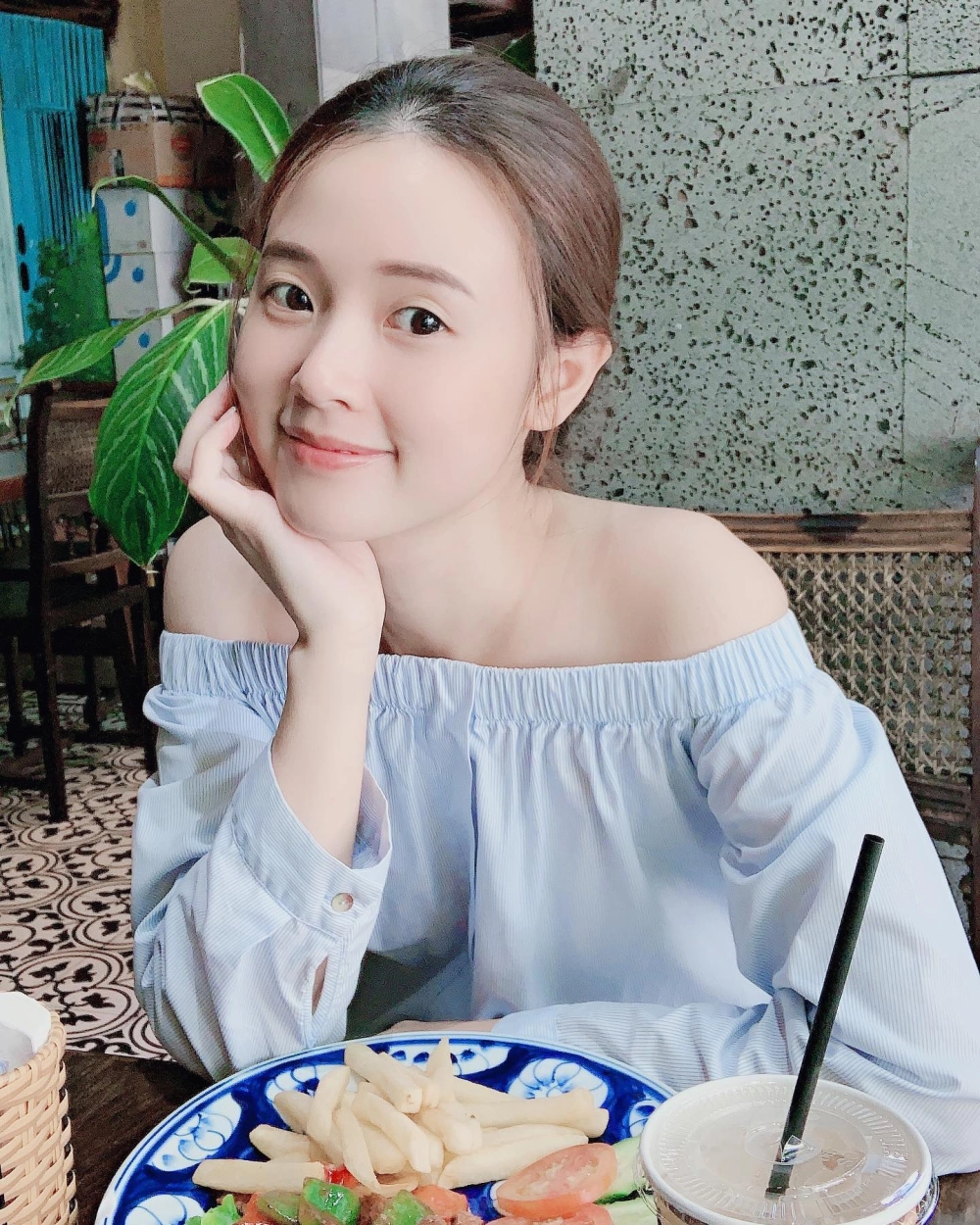 Midu 2023 đóng phim Khi Ta 25 tiếp tục kinh doanh thành công 